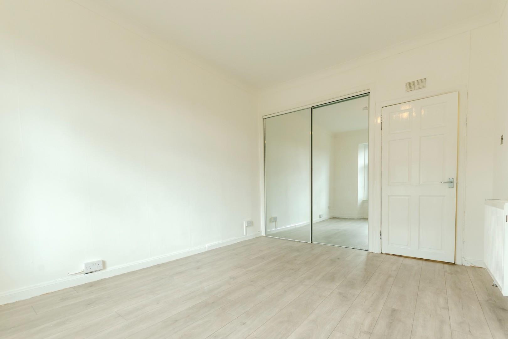 Master bedroom (2)